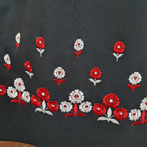 Ernst Licht Black Floral  Embroidery Skirt Size 12 Vintage - Picture 3 of 12